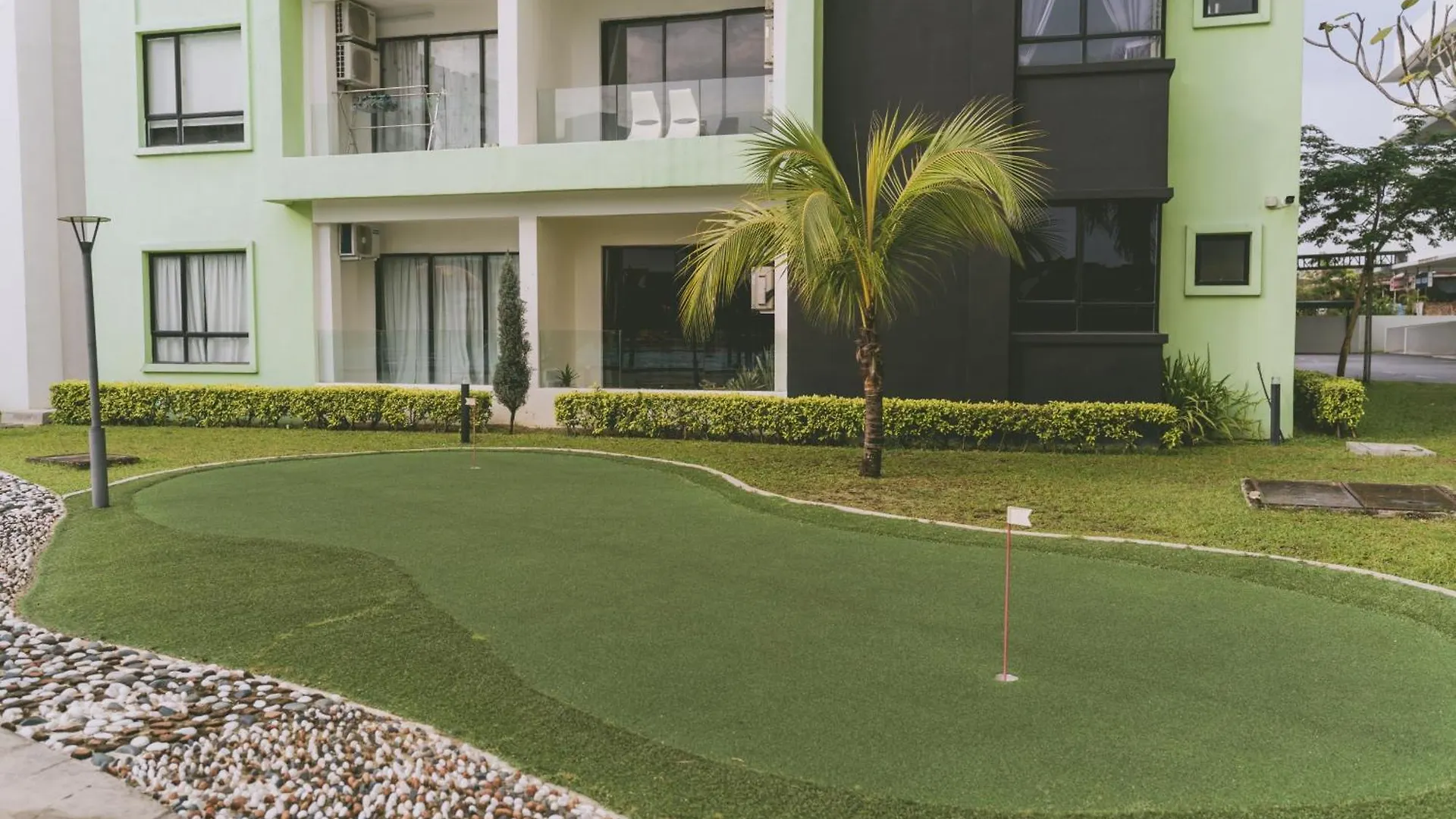 Groundfloor Poolside Manhattan Ipoh Free Netflix&Carpark Malaysia