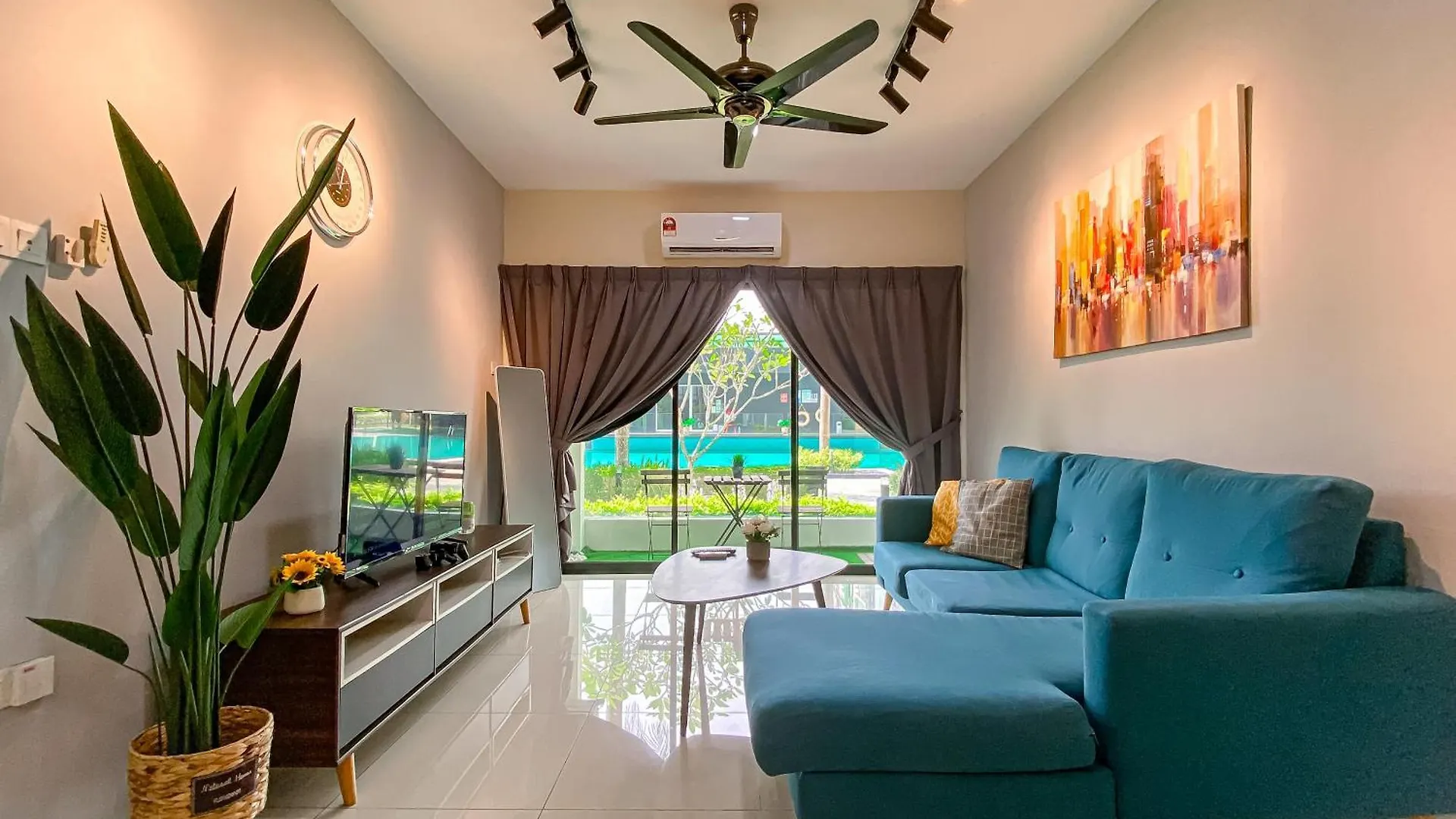 Groundfloor Poolside Manhattan Ipoh Free Netflix&Carpark
