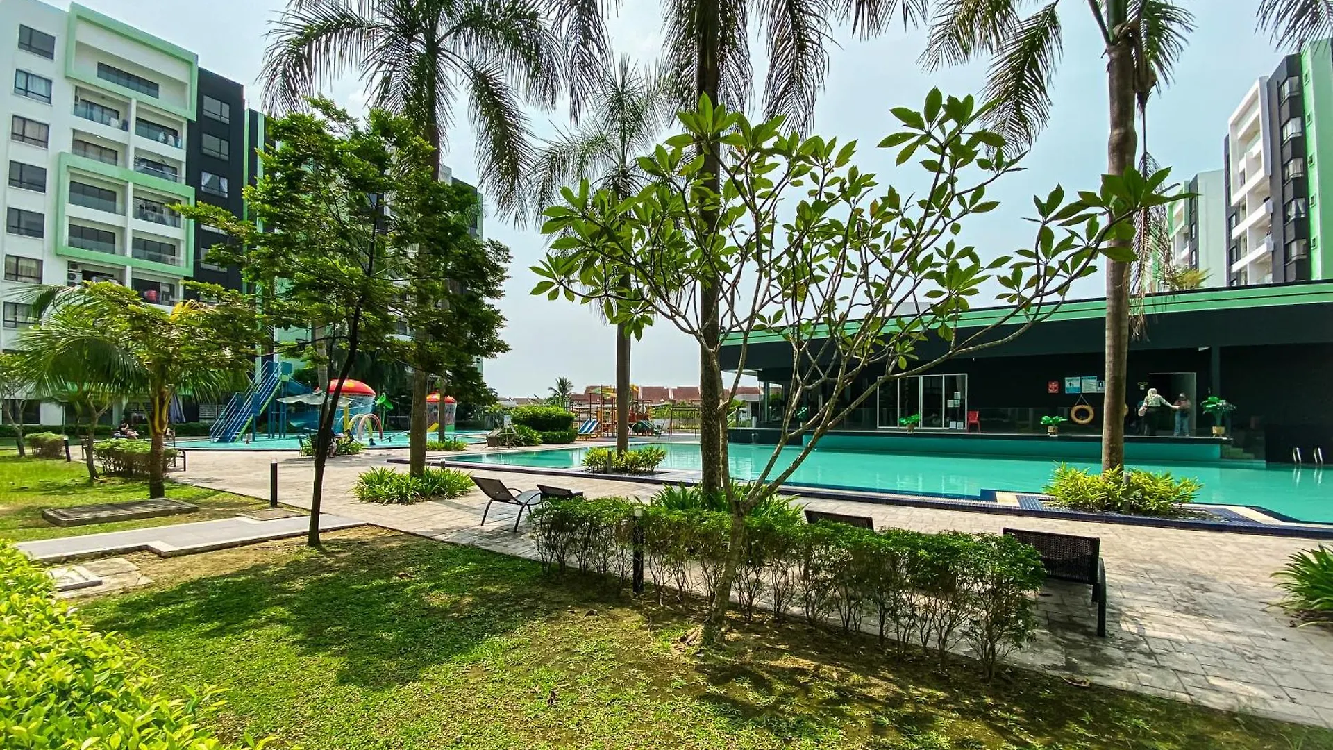 Groundfloor Poolside Manhattan Ipoh Free Netflix&Carpark